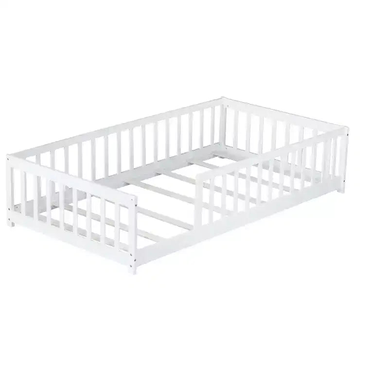 Lit jumeau au sol avec clôture sans porte, garde-corps en bois d'hévéa blanc