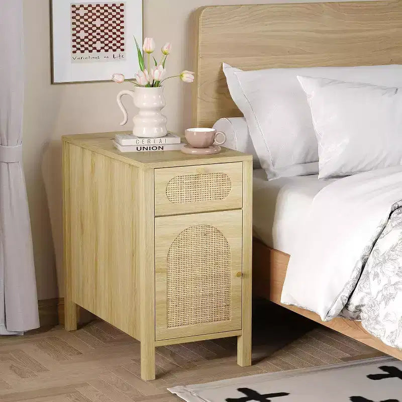 Table d'appoint avec station de recharge, table de chevet en rotin avec tiroirs, table d'appoint étroite avec meuble de rangement pour salon, chambre, chêne