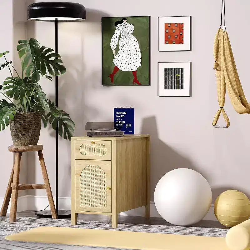 Table d'appoint avec station de recharge, table de chevet en rotin avec tiroirs, table d'appoint étroite avec meuble de rangement pour salon, chambre, chêne
