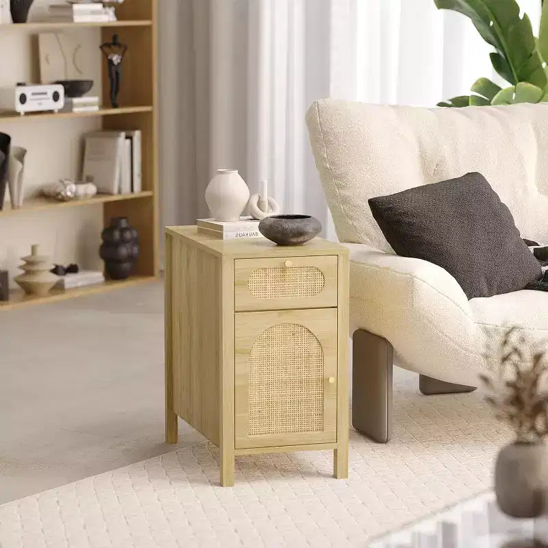 Table d'appoint avec station de recharge, table de chevet en rotin avec tiroirs, table d'appoint étroite avec meuble de rangement pour salon, chambre, chêne