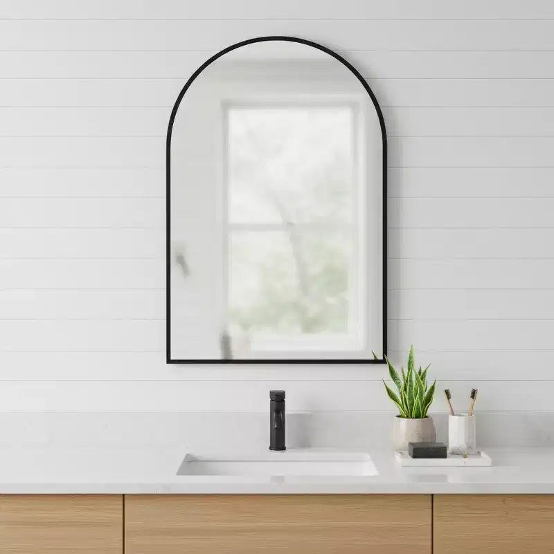 Miroir d'appoint encadré en métal noir