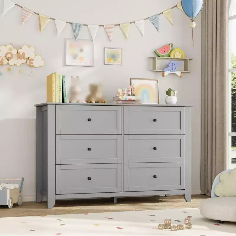 Commode en bois de 120 cm de large avec poignées métalliques ; peut servir de coiffeuse, de meuble TV ou de garde-robe de chambre. Marron