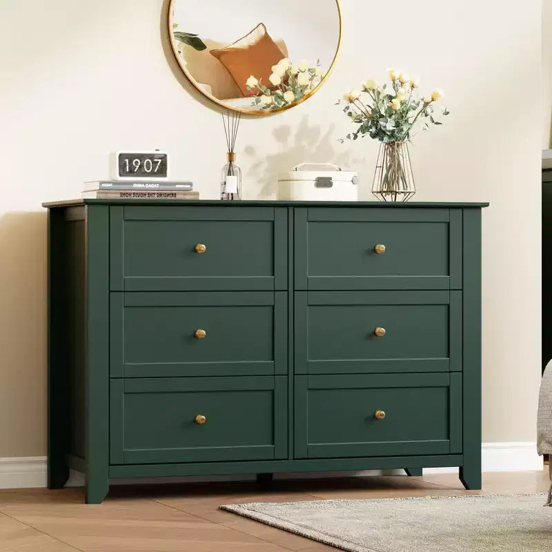 Commode en bois de 120 cm de large avec poignées métalliques ; peut servir de coiffeuse, de meuble TV ou de garde-robe de chambre. Marron
