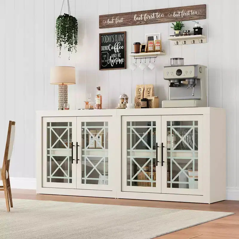 Bahut contemporain avec portes vitrées et plateau en bois épais